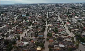  ?? ?? The Mathias Velho neighbourh­ood in Canoas, a suburb of Porto Alegre, state capital of Rio Grande do Sul, where the Guaíba River reached record levels