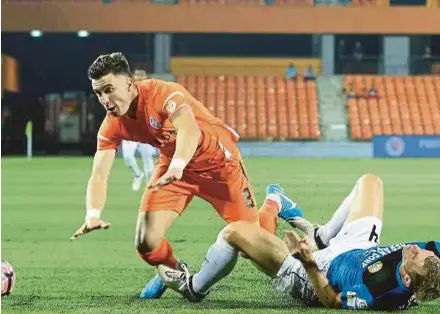  ??  ?? Thiago Augusto Fernandes (left) scored five goals in the Malaysia Cup last year as he helped Kedah win the title while on loan from Felda United.