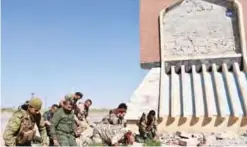  ?? — AFP ?? DIBSI FARAJ, Syria: Syrian pro-government forces pray in this village at the entrance of Raqqa province after they entered the area on the western outskirts of the Islamic State (IS) group’s Syrian bastion on Sunday.