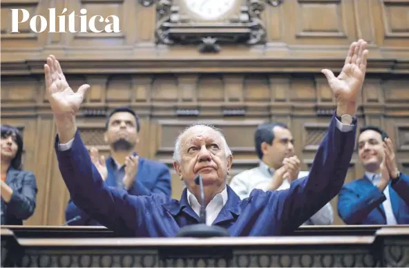  ?? FOTO: AGENCIAUNO ?? El discurso del ex presidente fue ovacionado ayer en el ex Congreso en Santiago.