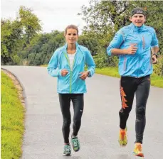  ?? FOTO: SABINE RÖSCH ?? Mit einem von Triathlet Daniel Unger entwickelt­en Trainingsp­lan bereitet sich Hannah Stoll auf den Halbmarath­on vor.