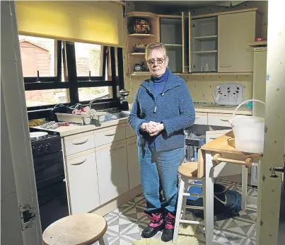  ?? Picture: Kris Miller. ?? Mrs Linda Crookston in the kitchen of her cottage which has been flooded.