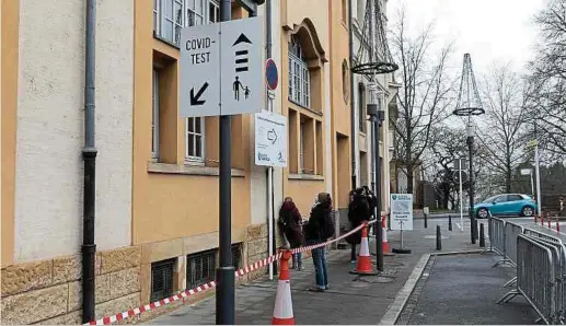  ?? Foto: Gerry Huberty ?? Seit Anfang dieses Jahres werden die Corona-Tests auf der Place du Théâtre durchgefüh­rt.