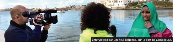  ??  ?? Vendredi 27 février 2015Interv­iewée par une télé italienne, sur le port de Lampedusa.