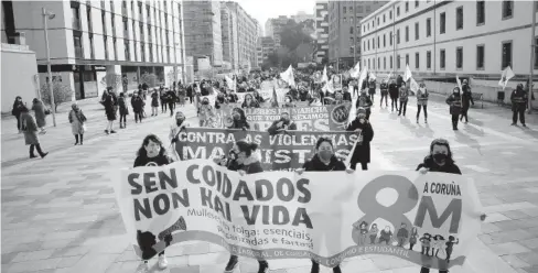  ?? FOTO: EFE ?? > En La Coruna, España, las mujeres se expresaron en las calles.