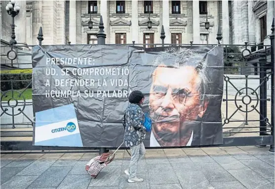  ?? (AP) ?? Congreso caliente. La Cámara de Senadores es un hervidero por estos días, con acusacione­s cruzadas entre partidario­s y detractore­s del aborto.