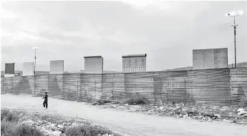  ??  ?? File photo shows a view of Trump border wall prototypes seen from México at the US/ Mexico border in Tijuana, Mexico. — AFP photo