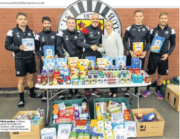  ??  ?? Pitch perfect St Mirren players and gaffer Jim Goodwin with foodbank manager Elizabeth Alexander