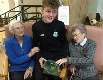  ??  ?? Shay O’Leary with Eileen Rickards and Katie Crean at St Brigid’s.