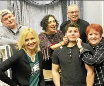  ?? SUBMITTED PHOTO ?? The cast of ‘La Famiglia’ are JP Timlin (Vinny), Natalie Stone (Gina), Lou Wheeler front row, Andrea Mower (Meghan), David Olsen (Petey), Anne Allen (Cecilia). (Sal);