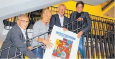 ?? FOTO: ANGELA KÖRNER-ARMBRUSTER ?? Liedermach­er Manfred Sorg, Künstler Heiner Heinzler, Laudator Karl Seifert und Bürgermeis­ter Mario Glaser (von links).