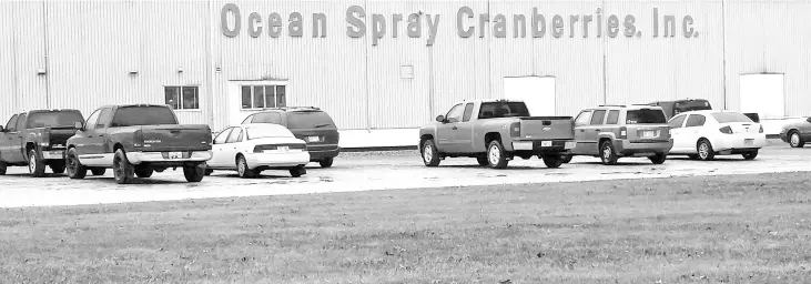  ??  ?? Highway 173, a.k.a. the “Cranberry Highway,” between Wisconsin Rapids and Warrens, offers plenty of cranberry-centric views, including an Ocean Spray operation.