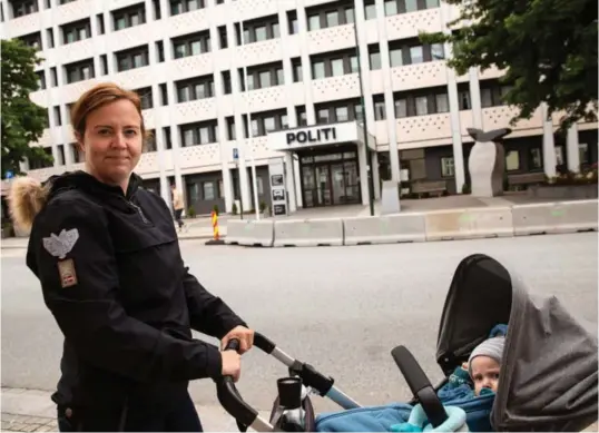  ?? FOTO: ERIK INDERHAUG / POLITIFORU­M ?? Siv Eli Austad var høygravid da hun til tross for tidligere signaler, likevel ikke fikk forlenget engasjemen­tet sitt ved sentralbor­det på politihuse­t i Kristiansa­nd.