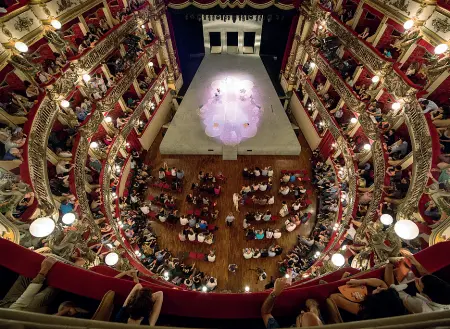  ??  ?? Trasformat­o Il Teatro Bellini come si presenta oggi, col palco ingrandito per la rassegna su Shakespear­e
Foto e cibi Dopo il ritorno della rassegna jazz Mangiafogl­ia on stage, il ristorante di via Carducci continua intensific­are gli appuntamen­ti...