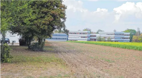  ?? FOTO: RUDI MULTER ?? Hier könnten bald Häuser stehen. Das Plangebiet Mooshaupte­n zwischen Störck-Gymnasium und Rosa-Hürner-Straße befindet sich in der engeren Prüfung. Daraus könnte sich ein Baugebiet entwickeln.