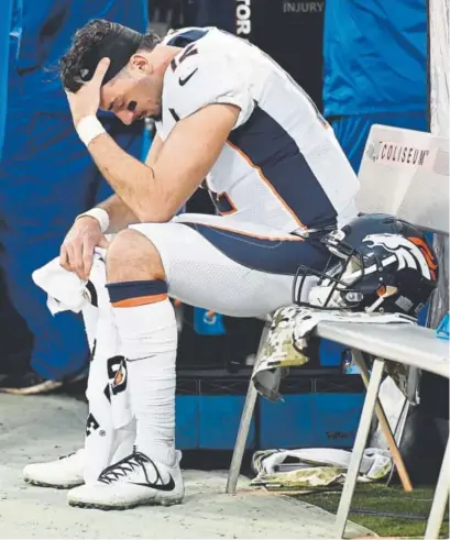  ?? John Leyba, The Denver Post ?? Broncos quarterbac­k Paxton Lynch sits on the bench during the fourth quarter Sunday against the Oakland Raiders after leaving the game with what turned out to be a high ankle sprain.