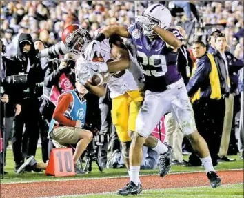  ?? Sean M. Haffey/Getty Images ?? JuJu Smith-Schuster makes a tough catch against Penn State’s John Reid in the 2017 Rose Bowl.