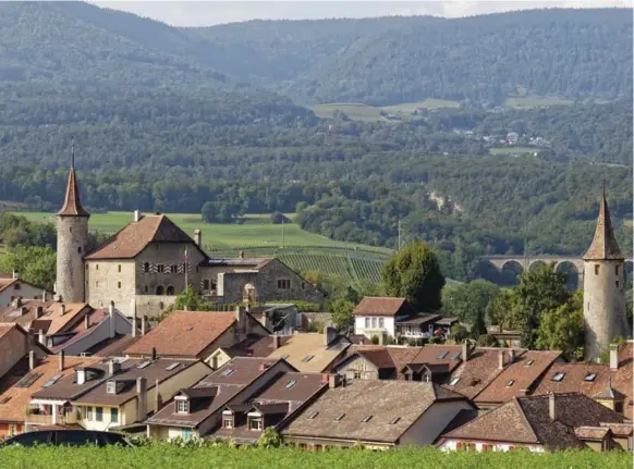  ?? GARY CRALLÉ PHOTOS ?? The scenic Neuchâtel region was civilized over a thousand years ago, and is full of charming villages and vineyards, in addition to Lake Neuchâtel.