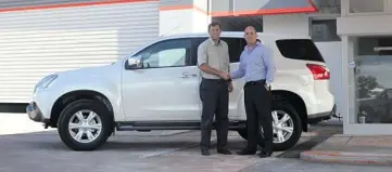  ??  ?? LEFT: DEAL DONE: Markus Eames of Colliers Internatio­nal Toowoomba , right, congratula­tes Jason Black of Black Isuzu Toowoomba on the lease deal.