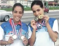  ??  ?? Ana Leidys Arias y Katherine Garrido Espinosa muestran sus medallas obtenidas en la Habana, Cuba.