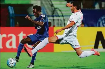  ?? AFP ?? Al Nasr’s Jonathan Pitroipa (left) in action against Lokomotiv’s Sherzod Fayziev during their Asian Champions League (AFC) match in Dubai yesterday. The match ended in a 1-1 draw.