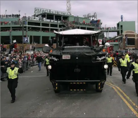  ?? CHARLES KRUPA - THE ASSOCIATED PRESS ?? The Boston Red Sox’s victory parade rolls out from Fenway Park to celebrate the team’s World Series championsh­ip over the Los Angeles Dodgers, Wednesday, Oct. 31, 2018, in Boston.