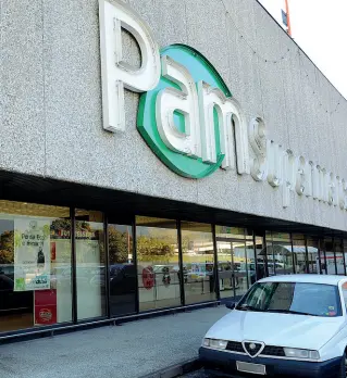  ??  ?? Resistenze Pam e Lidl sono le uniche due catene di supermerca­ti che fino a ieri non hanno deciso di chiudere i propri punti vendita la domenica