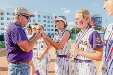  ?? Marvin Pfeiffer/staff Photograph­er ?? D'hanis superinten­dent Brian Thompson fist bumps Jessa Frosch after giving her a medal after the Class 1A state softball final with Hermleigh at Red and Charlene Mccombs Field on Wednesday in Austin.