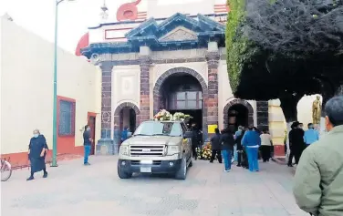  ?? CORTESÍA/EL SOL DE SALAMANCA ?? El cielo de la ciudad se tornó gris durante la mañana dels epelio de los fallecidos en la Cabaña del Toro.