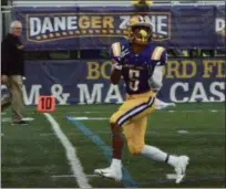  ?? BY JOE BOYLE JBOYLE@DIGITALFIR­STMEDIA.COM @BOYLERALER­TTROY ON TWITTER ?? Dev Holmes running routes Saturday, September 22, in warm ups at Bob Ford Field at UAlbany.