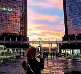  ??  ?? Piazza Gae Aulenti Foto Instagram di «Milanodava­i»