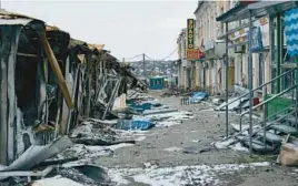  ?? LIBKOS ?? Parts of the strategic city of Bakhmut in eastern Ukraine appear deserted Thursday.
