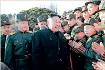  ?? AGENCIA KCNA / VÍA REUTERS ?? Agenda. Kim Jong-un durante una visita a una escuela en Pionyang.