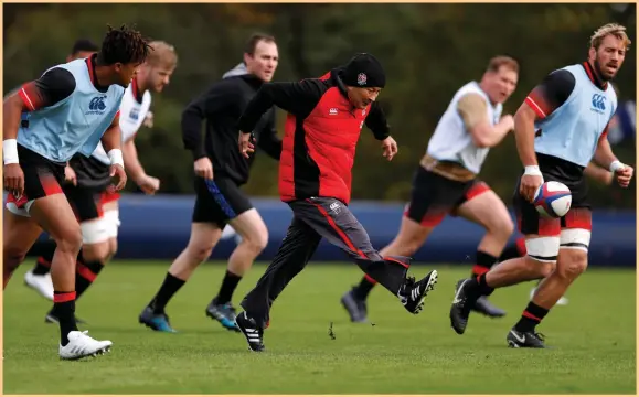  ?? Reuters ?? England coach Eddie Jones, centre, trains with his team as they prepare for Saturday’s internatio­nal against Argentina at the Twickenham Stadium