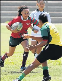  ?? Pictures: WERNER HILLS ?? EYEING A GAP: Anelisa Blaauw, of Star of Hope, left, in action against the African Bombers during their Mayoral Cup match at the Adcock Stadium on Saturday