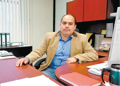  ??  ?? Gregorio Castro Rosales, especialis­ta del Departamen­to de Economía Agrícola de la Uaaan.