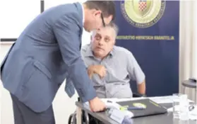  ??  ?? Ministar Medved prezentira­o je prijedlog novog zakona koji ide u javnu raspravu. Na predstavlj­anju zakona bili su Josip Đakić (gore lijevo) i Đuro Glogoški (dolje desno)