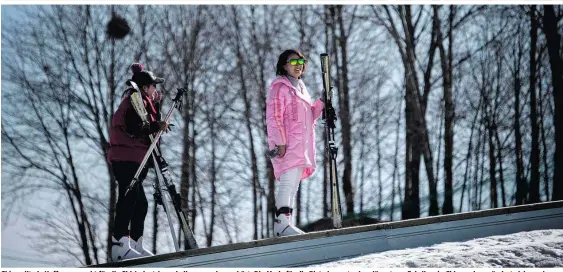  ??  ?? China gilt als Hoffnungsm­arkt für die Ski-Industrie und allem was dazugehört. Die Mode für die Piste kommt schon längst aus Fabriken in China – daran ändert sich wenig