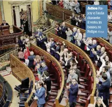  ?? Ansa ?? Adios Rajoy e l’aula durante il voto; in basso, re Felipe