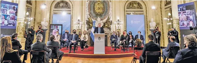  ?? TELAM ?? President Alberto Fernández unveils his government’s judicial reform bill, during a televised speech at the Casa Rosada on Wednesday.