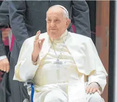  ?? FOTO: VATICAN MEDIA/IMAGO ?? Papst Franziskus begrüßt am Samstag Kanzler Scholz.