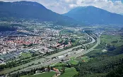  ??  ?? Trento Una veduta aerea della città