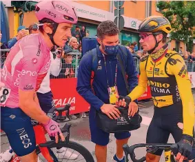  ?? ?? Ultimo atto Geraint Thomas, 37anni gallese, maglia rosa, e Primoz Roglic, 33 anni sloveno