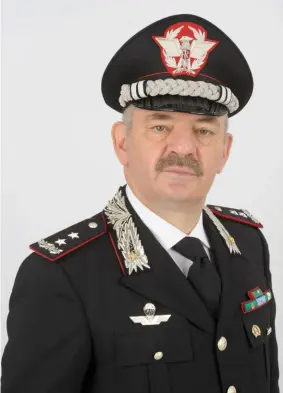  ??  ?? Il Generale di Divisione Pasquale Angelosant­o, Comandante del Ros, classe 1958, è nato a S. Elia Fiumerapid­o, in provincia di Frosinone