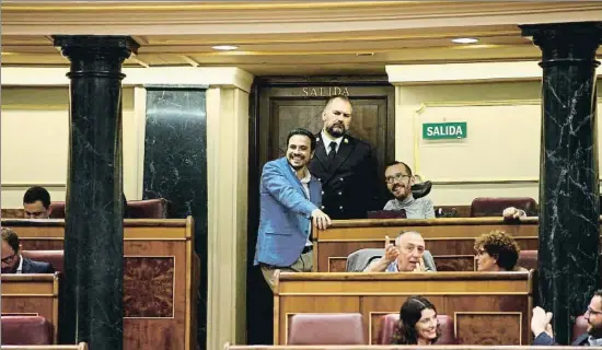  ?? EDUARDO PARRA / EP ?? El coordinado­r de IU, Alberto Garzón, junto a Pablo Echenique, el pasado martes en la sesión de constituci­ón de las Cortes