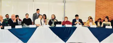  ?? COLPRENSA ?? Aspecto de la reunión entre los miembros que conforman la mesa de concertaci­ón, realizada ayer en Bogotá.