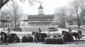  ?? E. JASON WAMBSGANS/CHICAGO TRIBUNE ?? Horses and jockeys make their way to the track on opening day at Arlington Internatio­nal Racecourse on April 30.