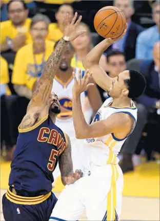 ?? Thearon W. Henderson Getty Images ?? SHAUN LIVINGSTON, who led the Warriors with 20 points, shoots over Cleveland’s J.R. Smith during the second half, when Golden State’s bench sparked a game-changing surge.