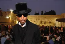  ?? ?? THE SEEKER
At Jerusalem’s Wailing Wall in 2010. Shyne converted to Orthodox Judaism while in prison, and after his release he moved to Israel in 2011.