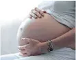  ?? MASCHA BRICHTA FOTO: ?? Immer mehr schwangere Frauen entscheide­n sich für eine Geburt im Krankenhau­s Bad Saulgau.